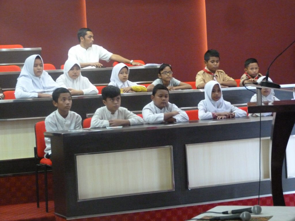 Sinambung Bantuan Civitas Akademika UMB