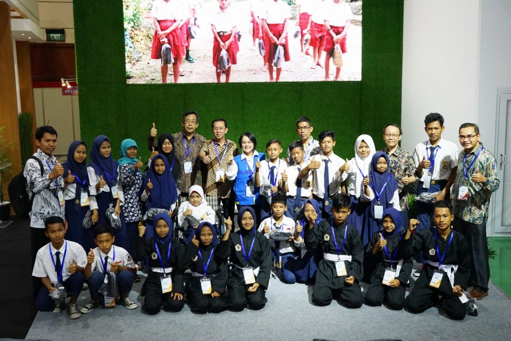 Simbolis Bantuan Hino Indonesia