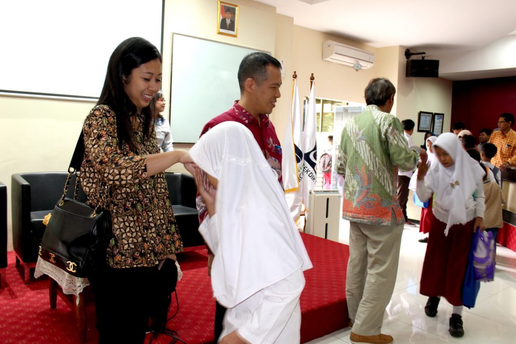 Donasi Sinambung Civitas Akademika UMB